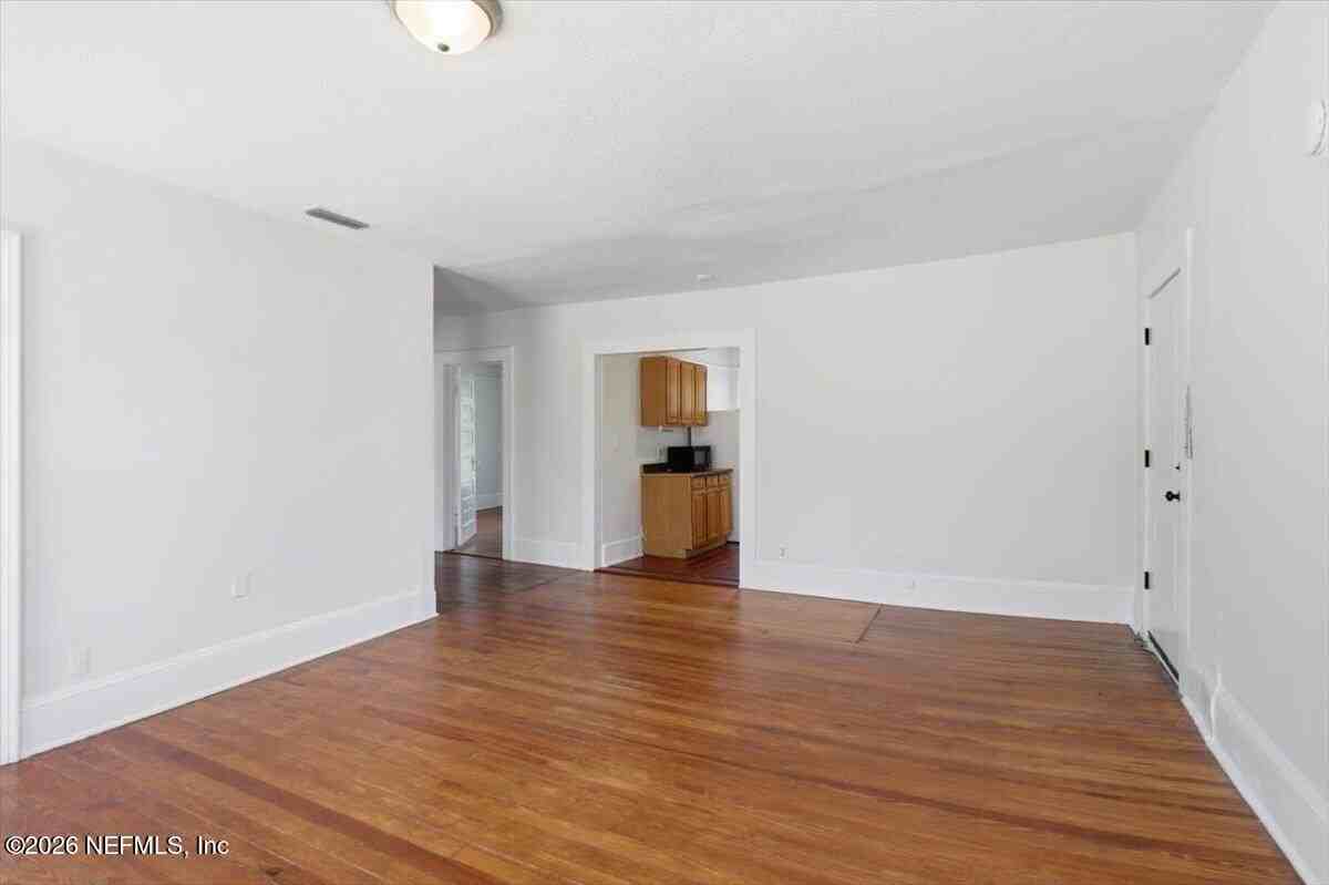 2837 Lydia St - Photo 4 of 13
