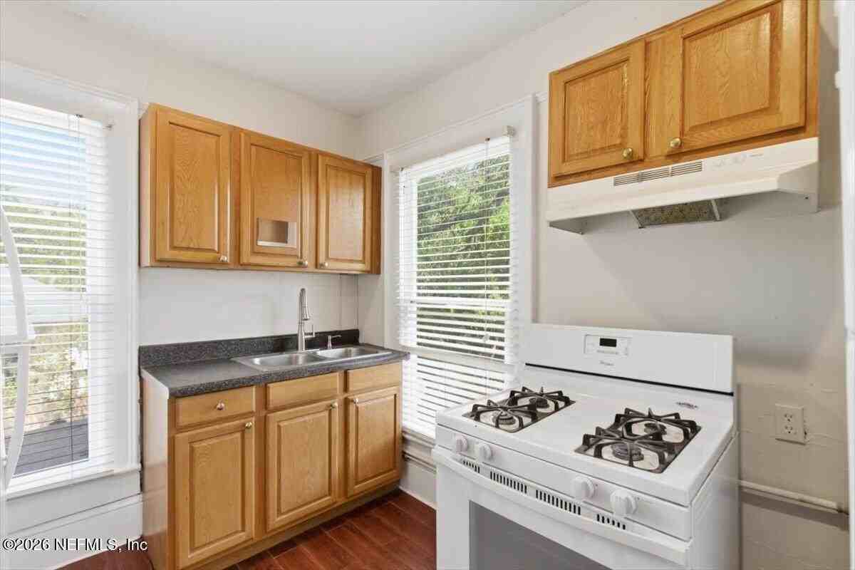 2837 Lydia St - Photo 6 of 13