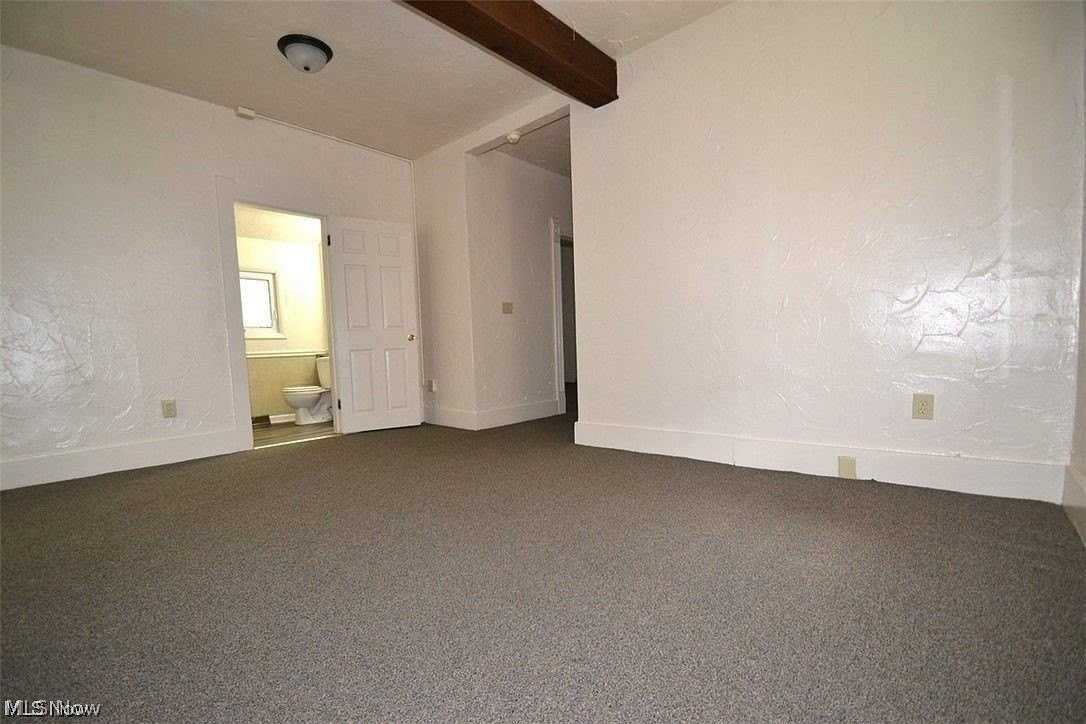 450 Allyn St - Photo 3 of 9