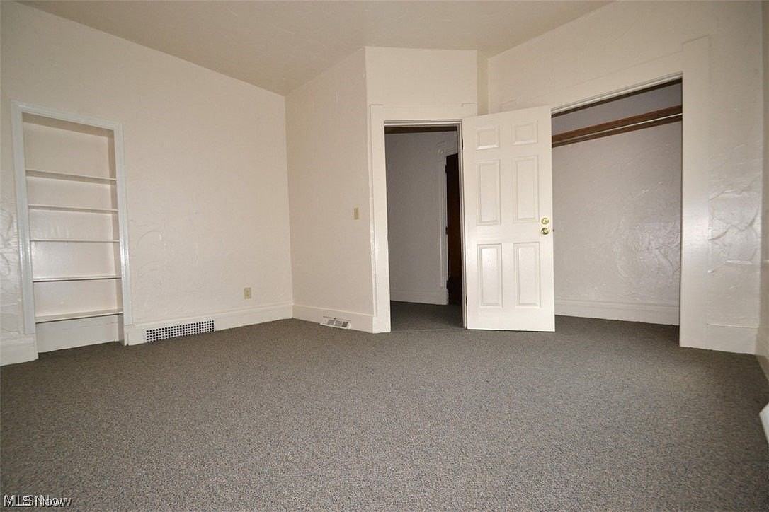 450 Allyn St - Photo 4 of 9