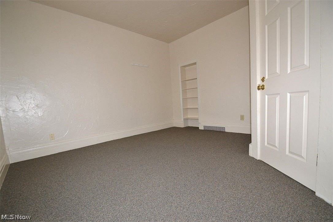 450 Allyn St - Photo 5 of 9