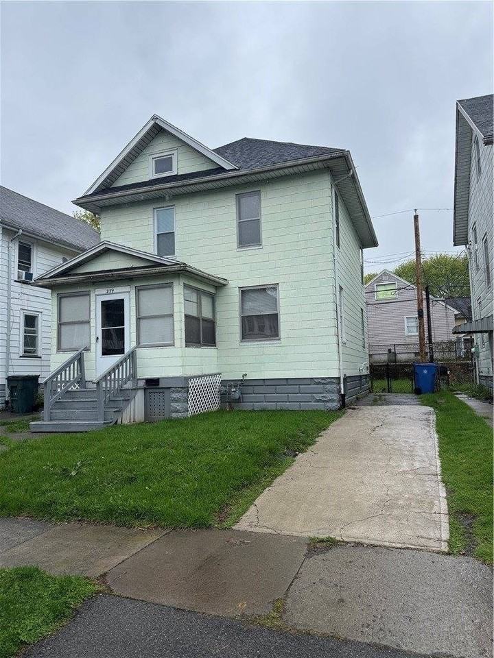 239 Weyl St - Photo 2 of 25