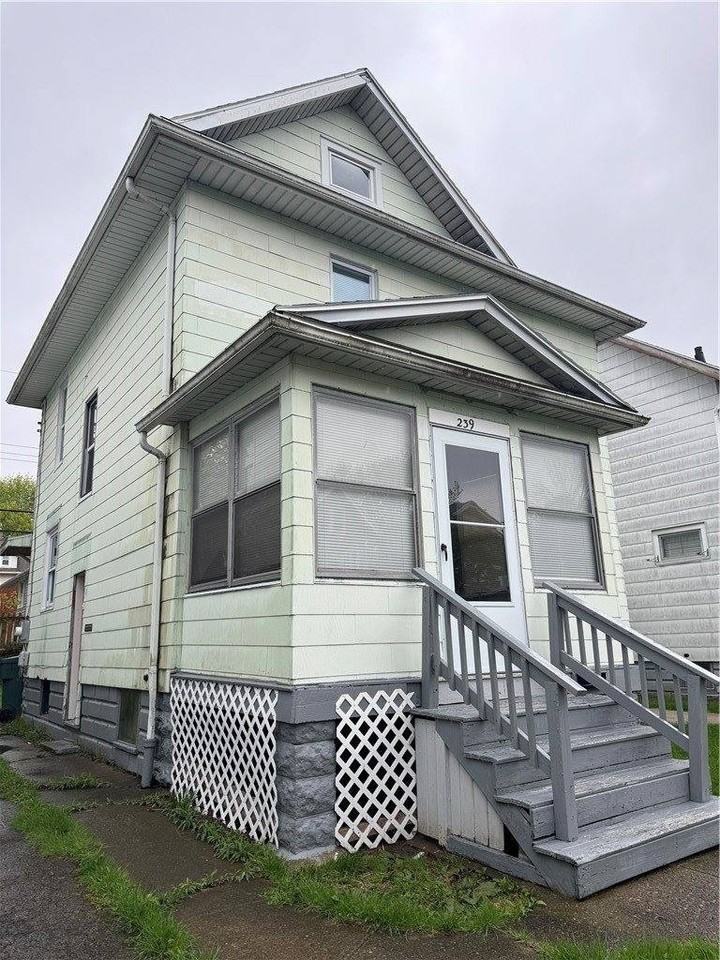 239 Weyl St - Photo 3 of 25