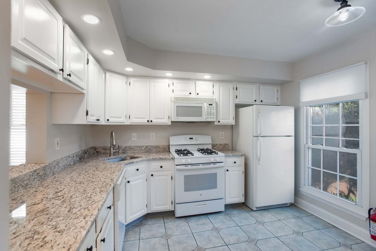 2708 Pinhorn Dr - Photo 2 of 20