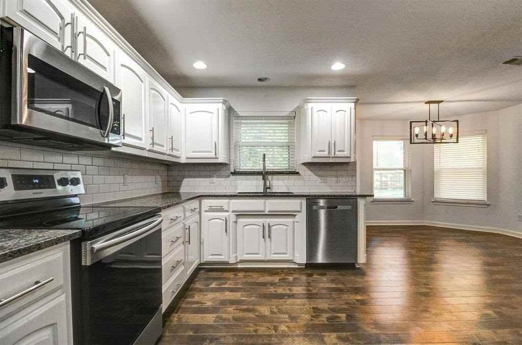 208 James St - Photo 3 of 25