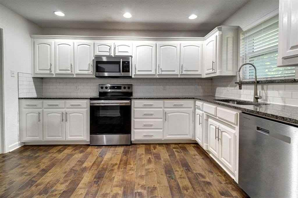 208 James St - Photo 4 of 25