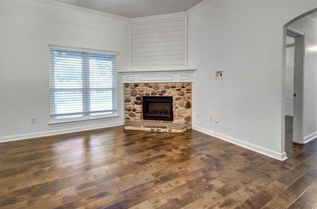 208 James St - Photo 5 of 25