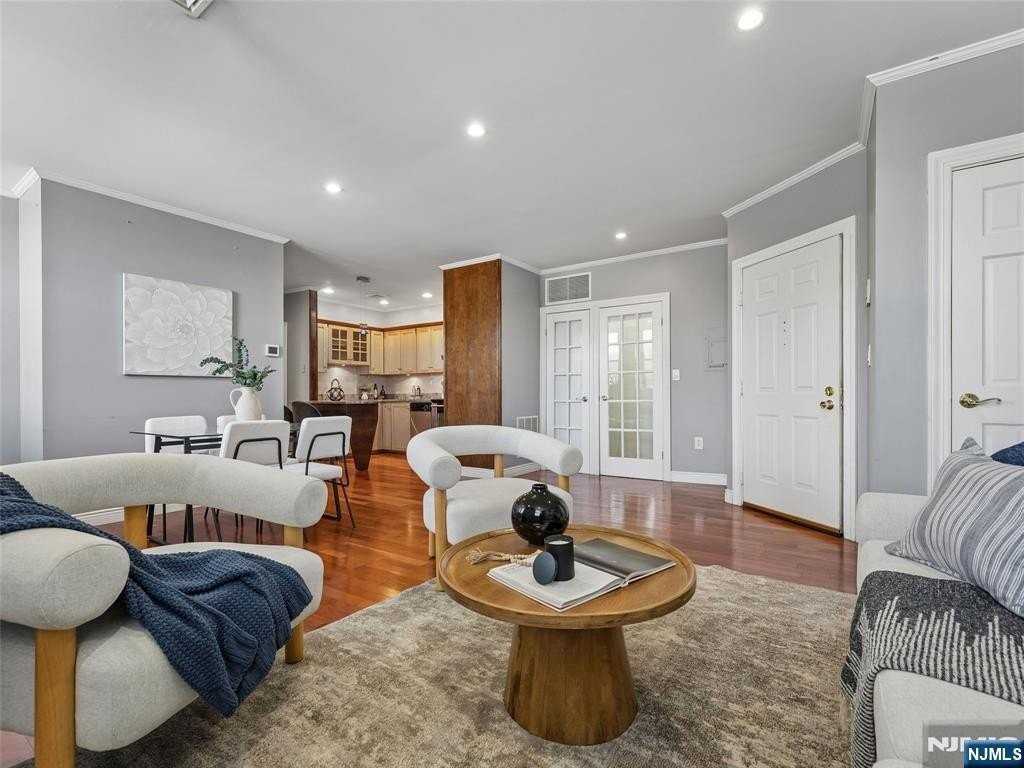 124 E Main St - Photo 2 of 14
