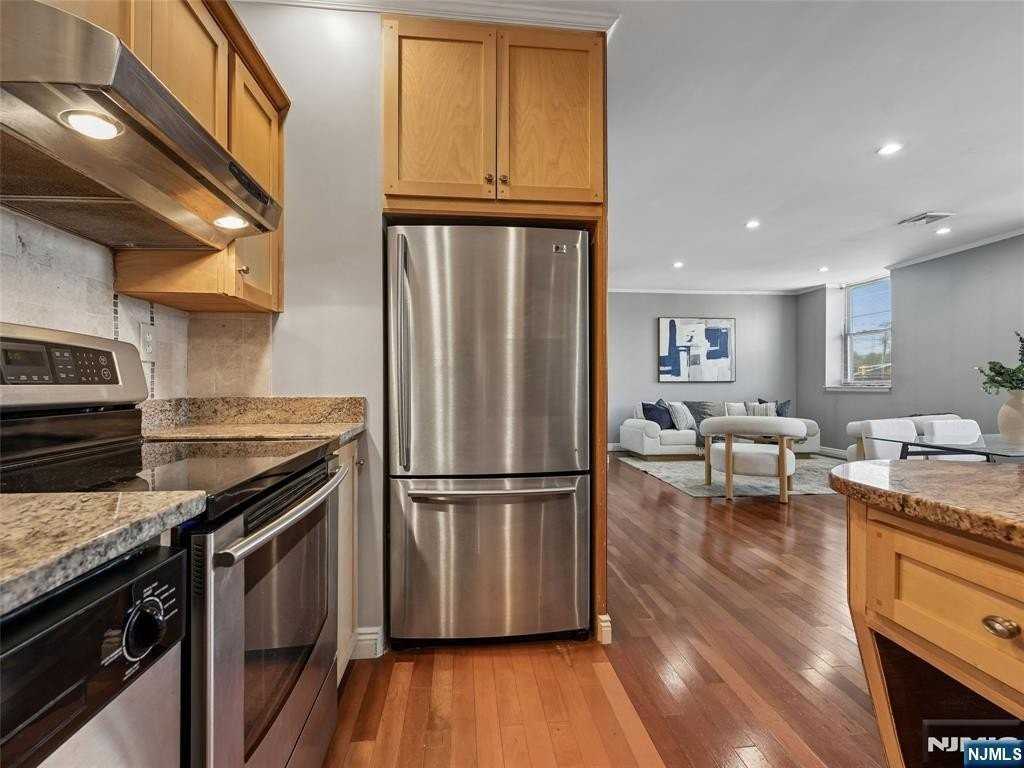 124 E Main St - Photo 5 of 14