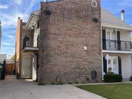 featured image of 704 Waltham St