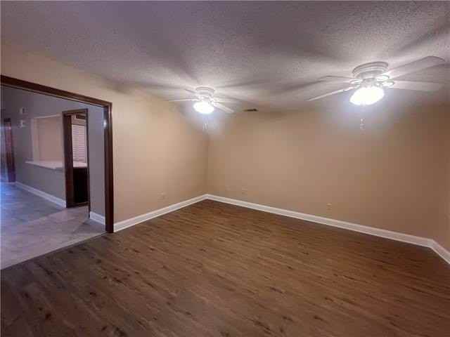 704 Waltham St - Photo 3 of 20