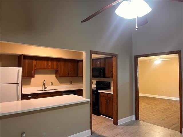 704 Waltham St - Photo 7 of 20