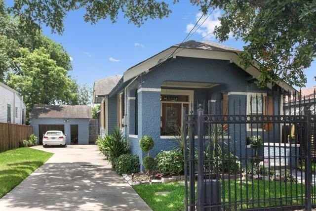 8426 Spruce St - Photo 2 of 12