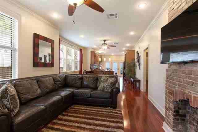 8426 Spruce St - Photo 4 of 12