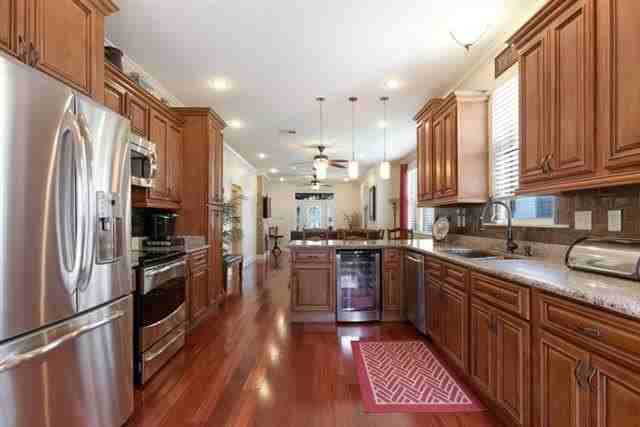 8426 Spruce St - Photo 7 of 12