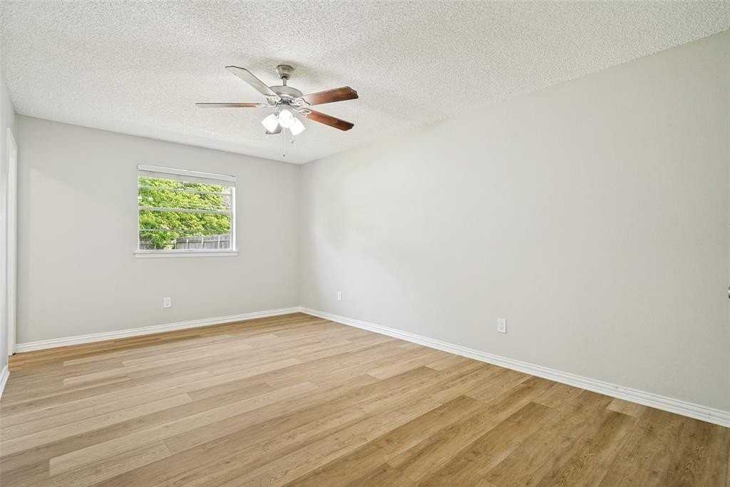 634 Lisa St - Photo 4 of 12