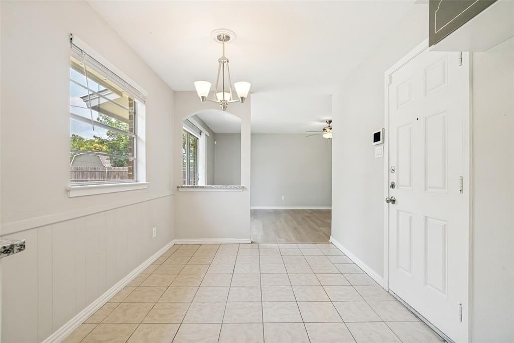 634 Lisa St - Photo 5 of 12