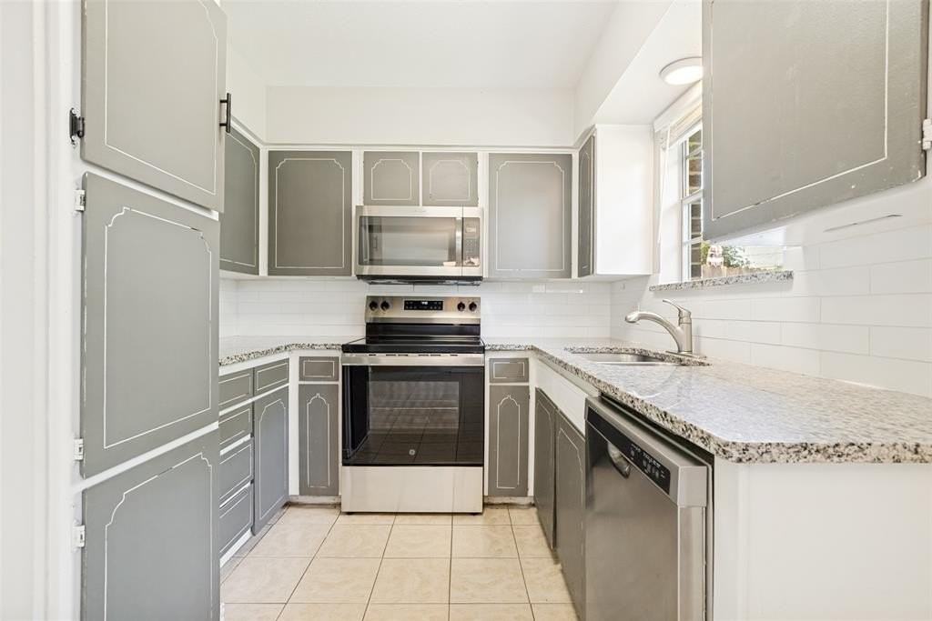 634 Lisa St - Photo 7 of 12