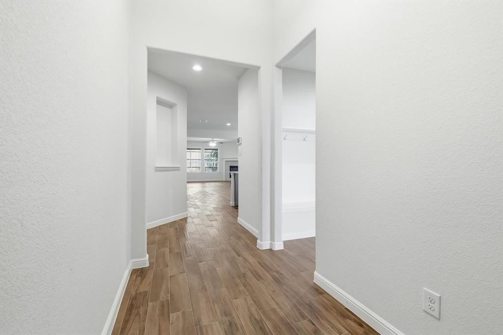 2524 Little Wonder Ln - Photo 7 of 33