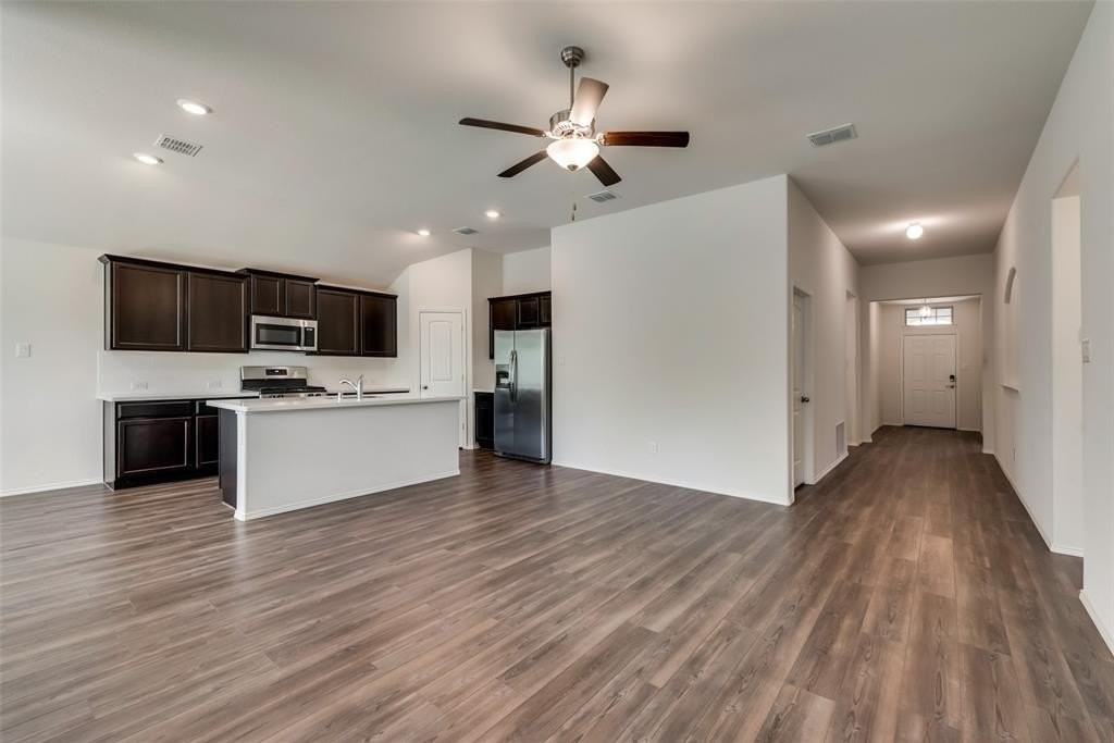 1540 Acmite Ave - Photo 5 of 21