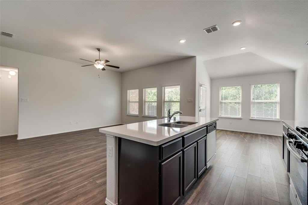 1540 Acmite Ave - Photo 7 of 21