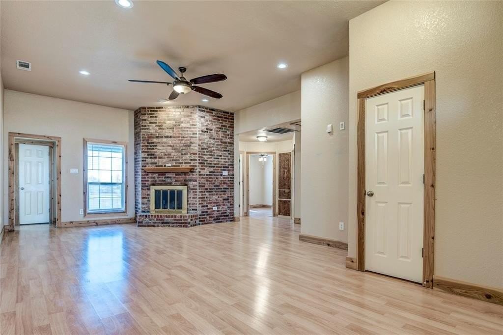 422 E Fm 6 - Photo 7 of 38