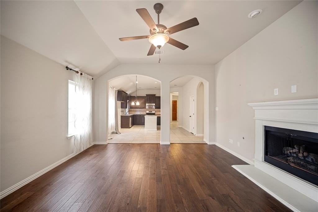 2306 Lucerne Dr - Photo 2 of 19