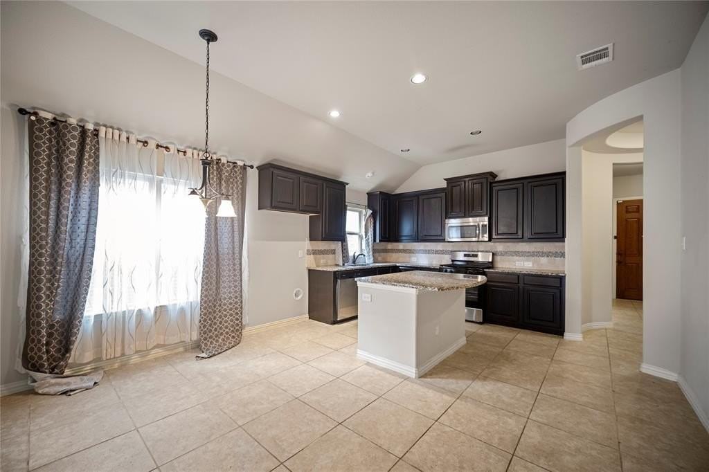 2306 Lucerne Dr - Photo 7 of 19