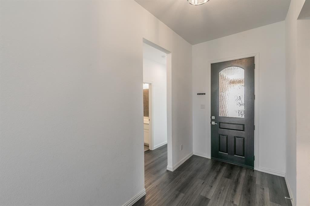 1504 Escondido Dr - Photo 4 of 40