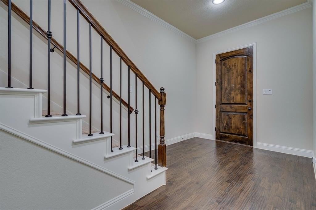 4221 Broadway Ave - Photo 3 of 29
