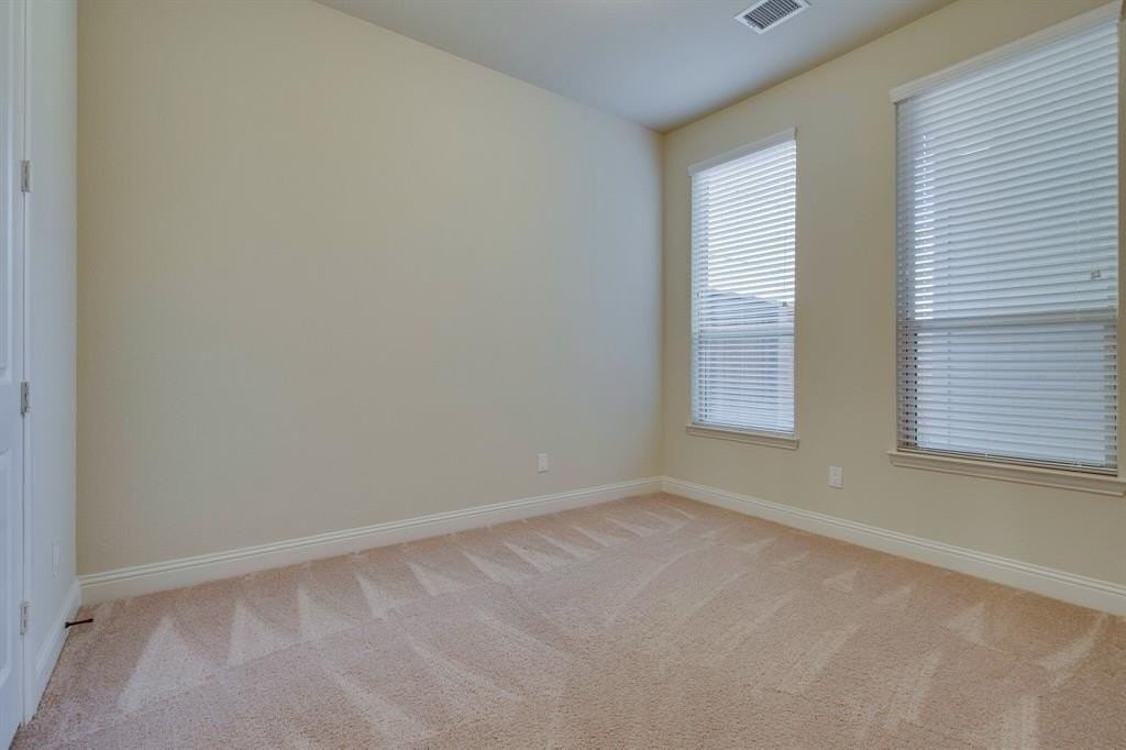4221 Broadway Ave - Photo 7 of 29