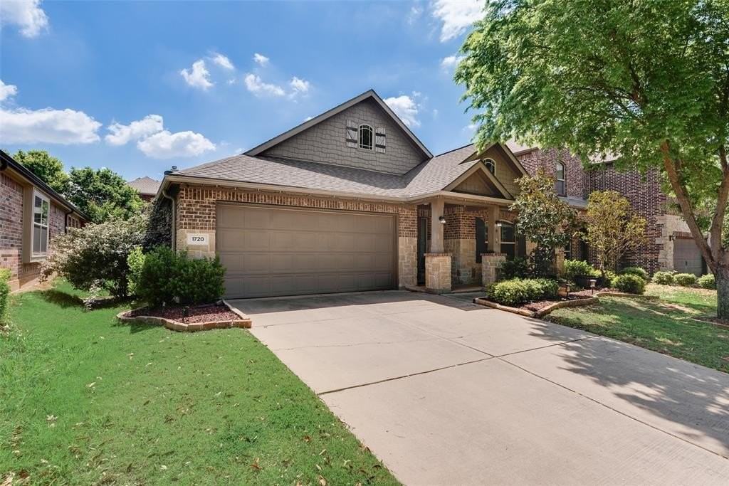 1720 Medina Ln - Photo 3 of 21