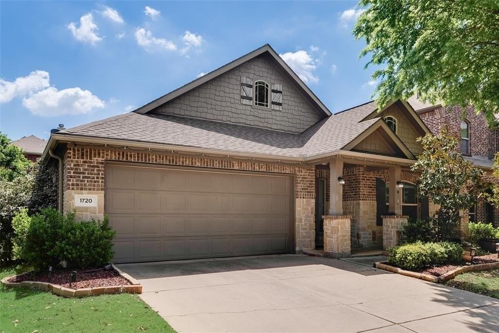 1720 Medina Ln - Photo 4 of 21