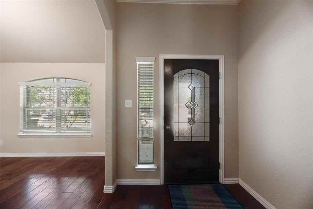 1720 Medina Ln - Photo 5 of 21