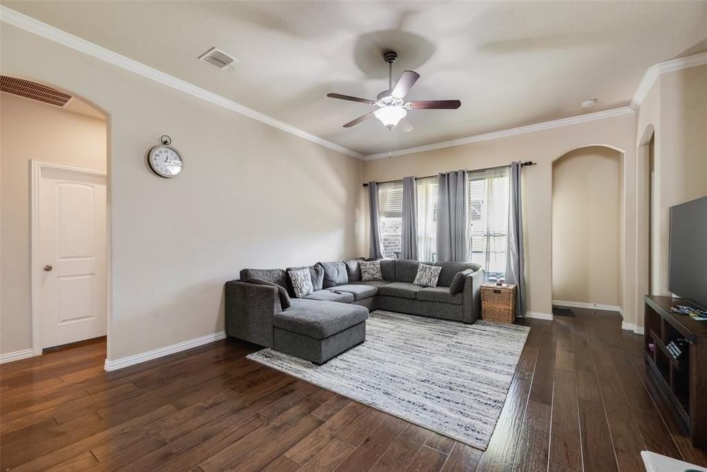 1720 Medina Ln - Photo 6 of 21