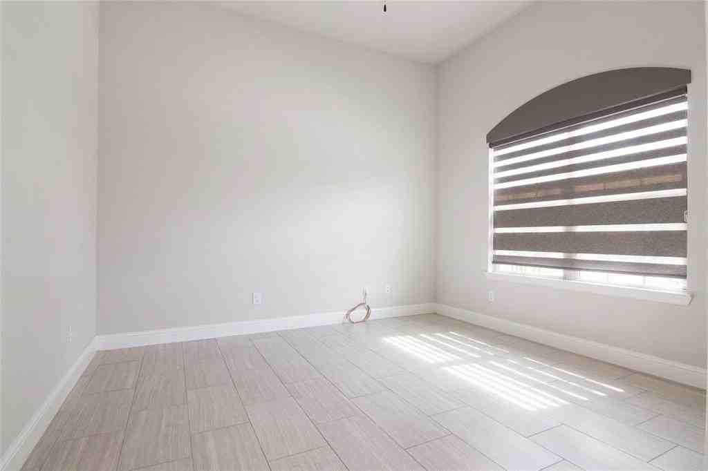 604 Winehart St - Photo 5 of 26