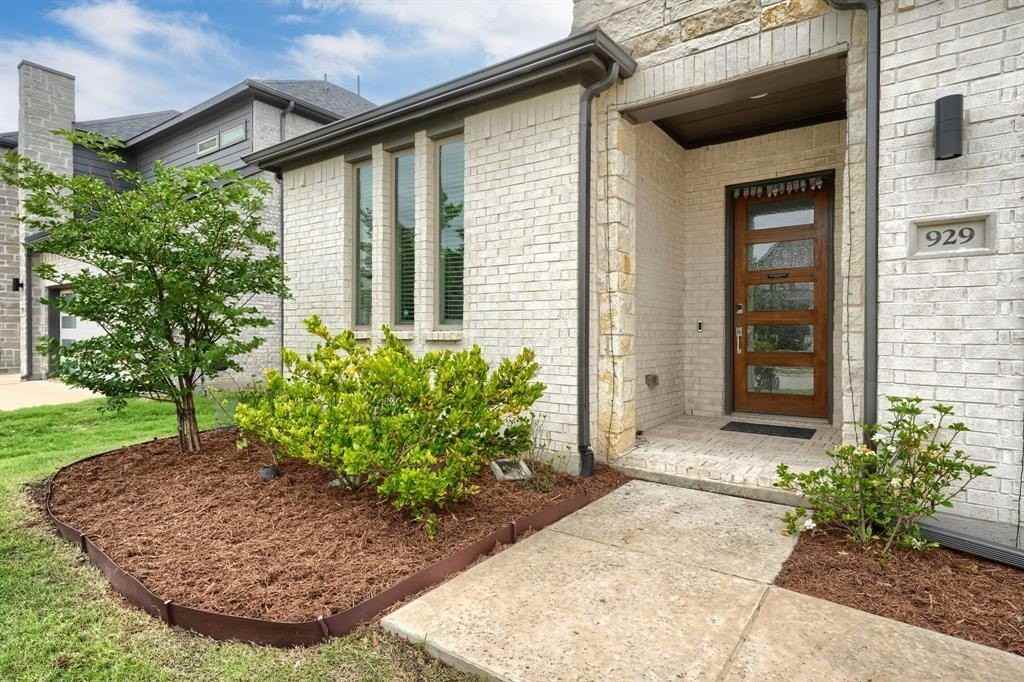 929 Newcastle Dr - Photo 2 of 34