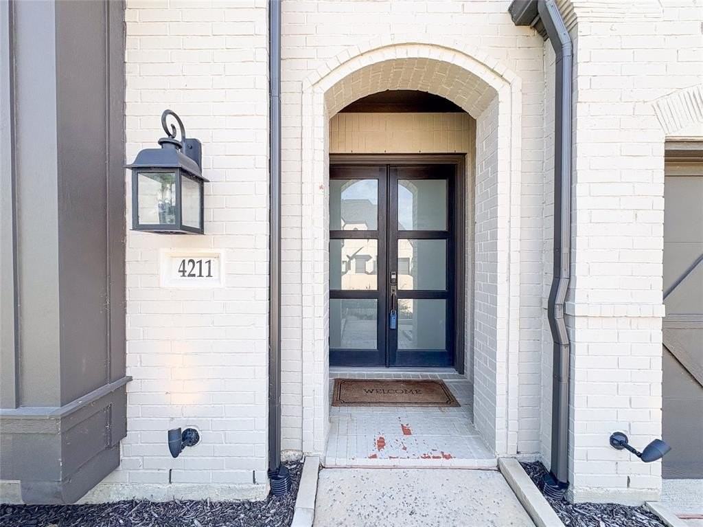 4211 Walnut Grove Ln - Photo 2 of 32