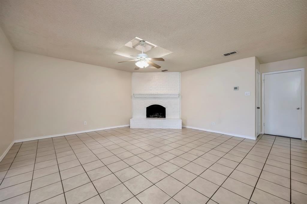 821 Timberoaks Dr - Photo 3 of 40