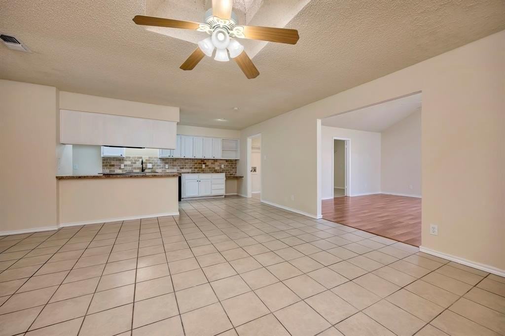821 Timberoaks Dr - Photo 6 of 40
