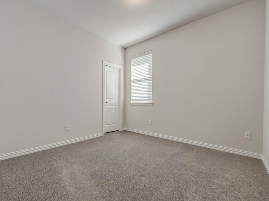1366 Elaine Dr - Photo 5 of 12