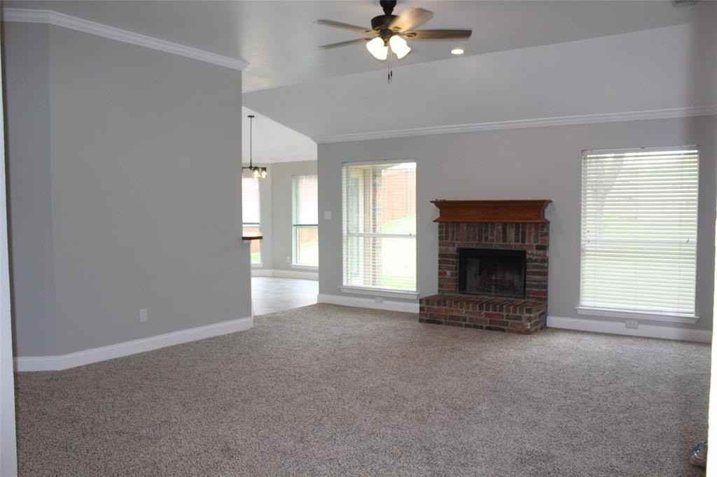 2305 Hickory Leaf Ln - Photo 2 of 14