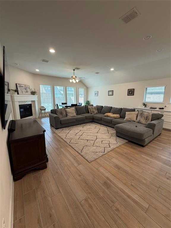 1421 Kirkhill Ln - Photo 5 of 17