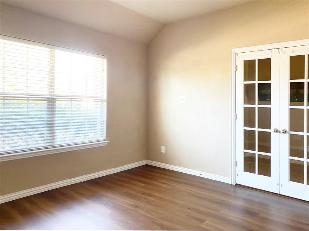 2108 Willow Creek Dr - Photo 3 of 22
