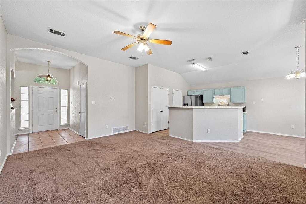 1722 Bent Oak Dr - Photo 2 of 17