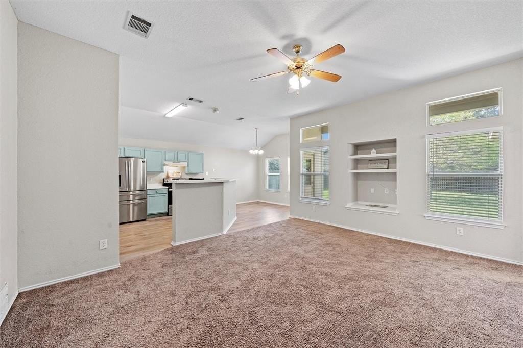 1722 Bent Oak Dr - Photo 3 of 17