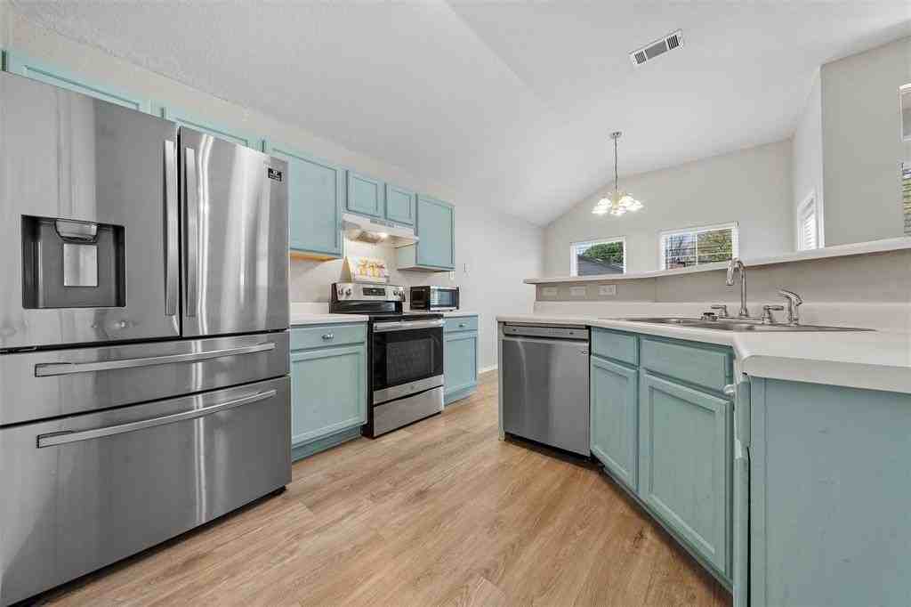 1722 Bent Oak Dr - Photo 4 of 17