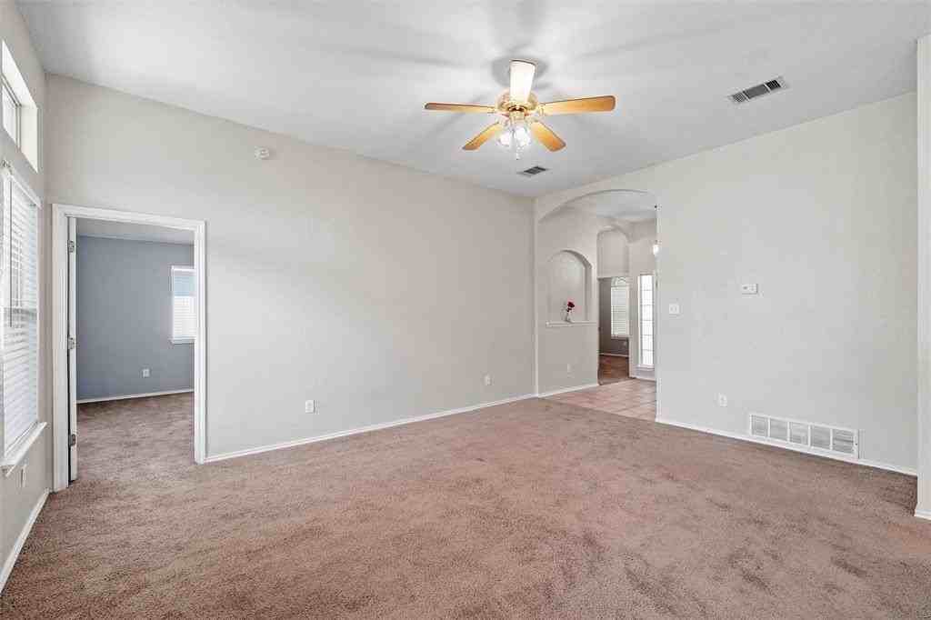 1722 Bent Oak Dr - Photo 5 of 17