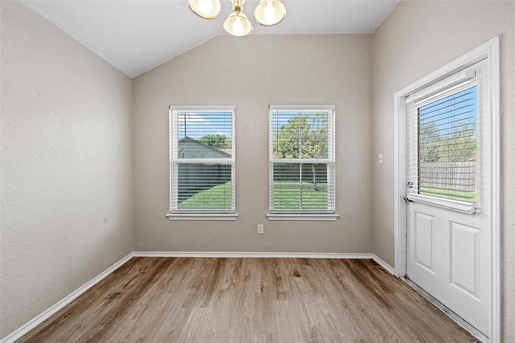 1722 Bent Oak Dr - Photo 6 of 17
