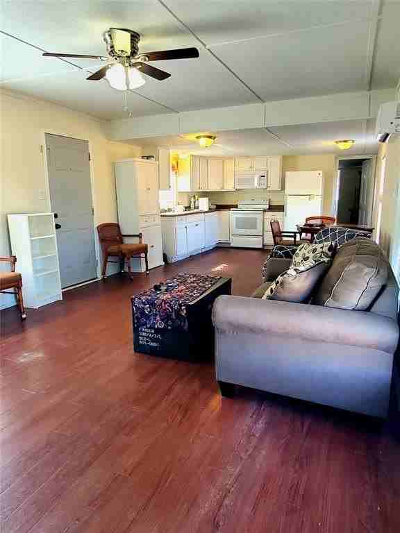 103 Hackberry Ln - Photo 4 of 9
